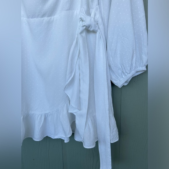 52.LULUS  Women's White Blouse Lantern Sleeve Sweetheart Neck,Ruffle Hem
Size XL - Picture 4 of 12